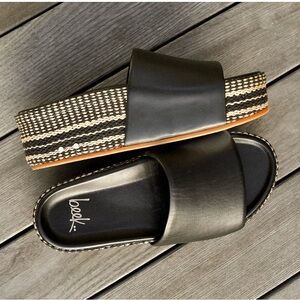 beek Black and Tan Slide Sandals Albatross Textile